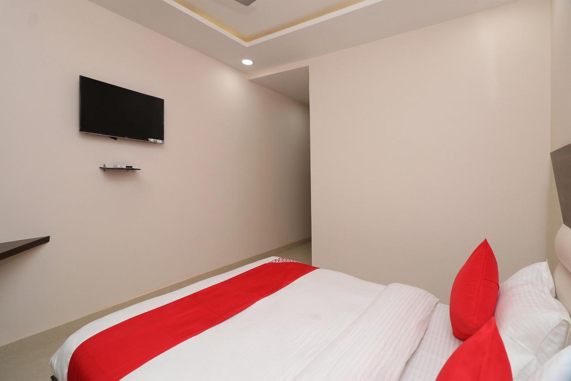 Hotel Centre Point ゴーラクプル エクステリア 写真